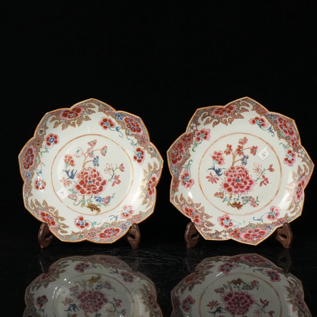 lot16082 6197清雍正 粉彩花卉纹花口图盘一对 D23