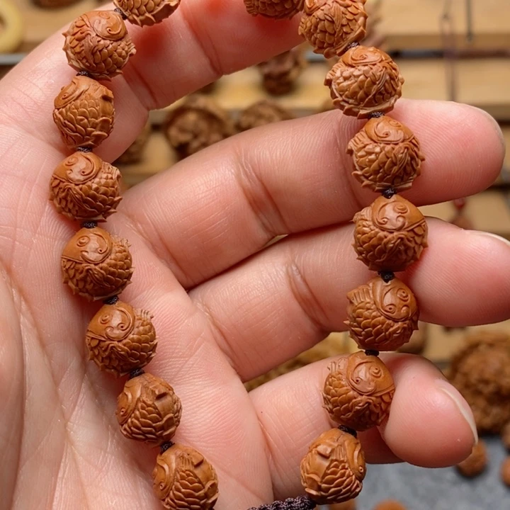 桃核手工雕刻小鲤鱼手串