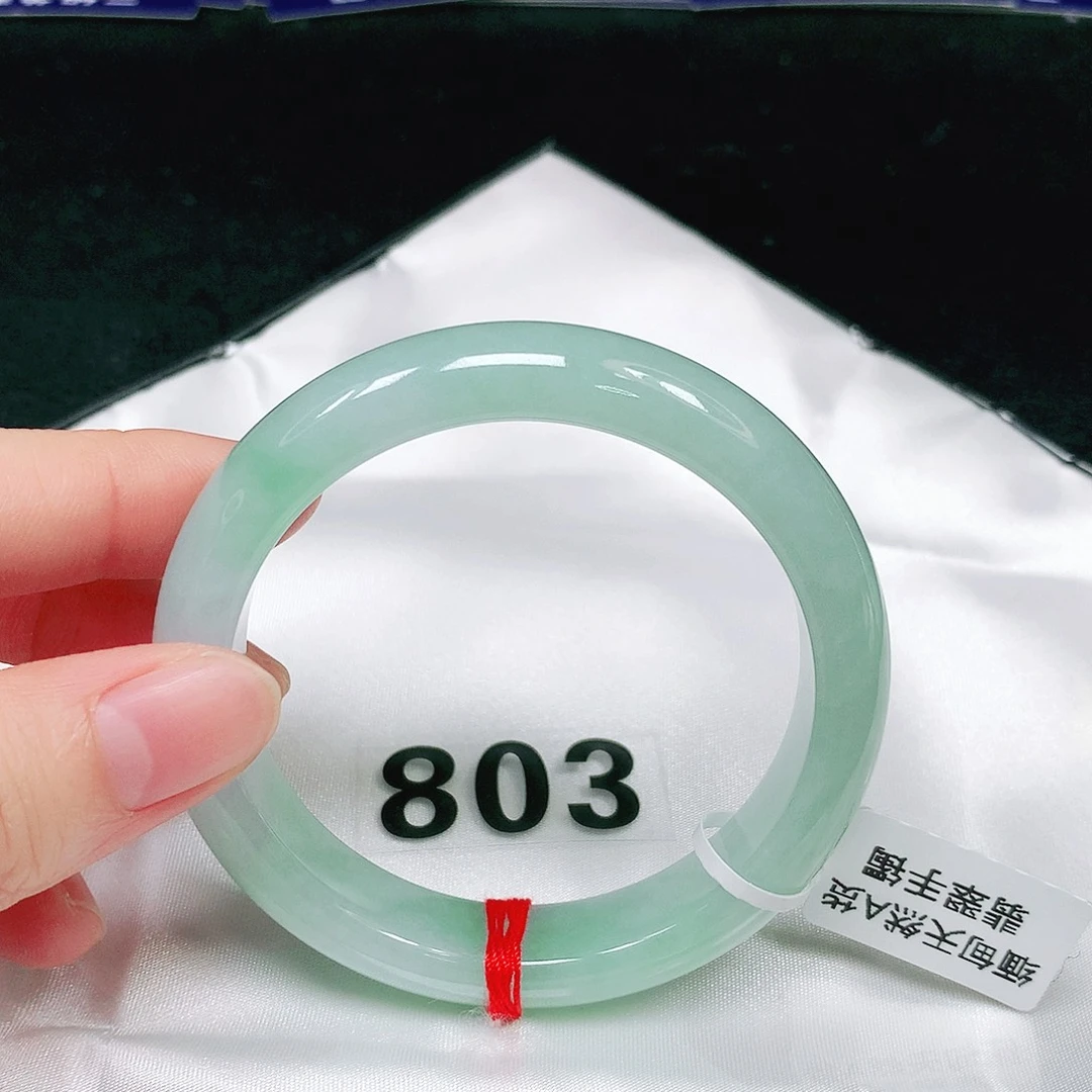 翡翠手镯未镶嵌翡翠手镯未镶嵌
