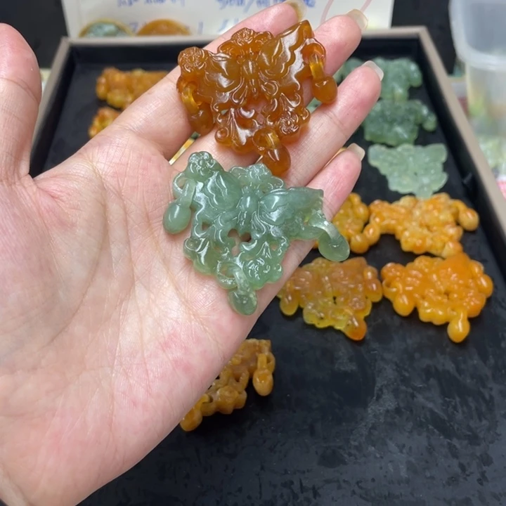 M***弧合金蛇纹石玉颈饰