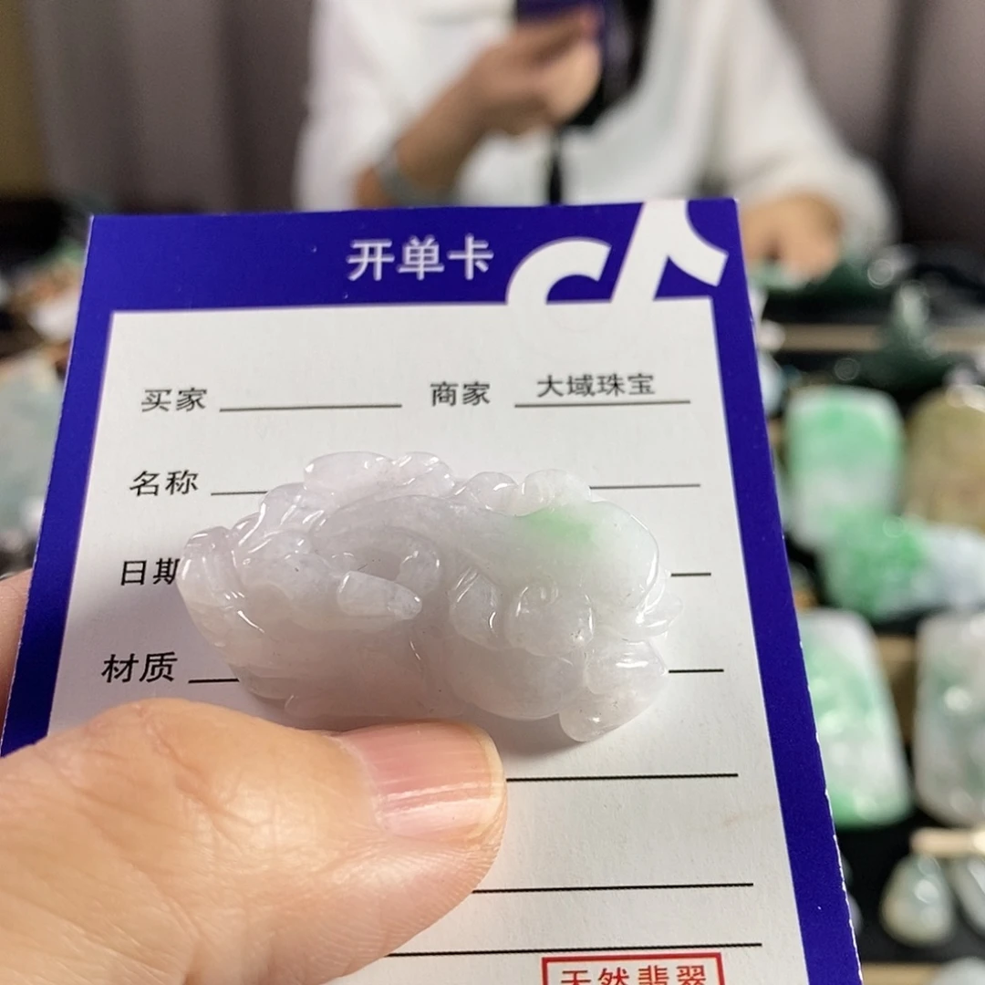 翡翠未镶嵌颈饰貔貅