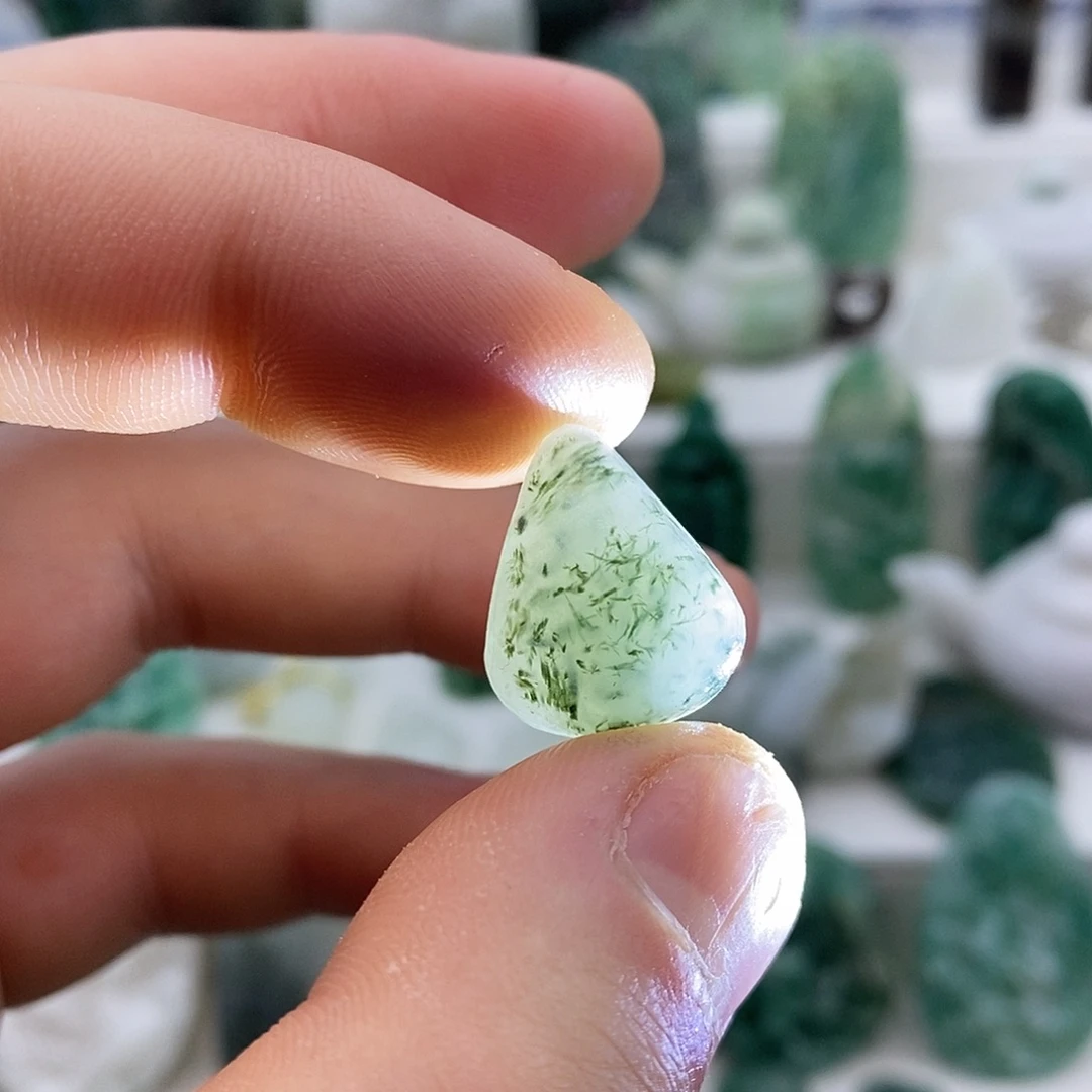 独山玉未镶嵌颈饰