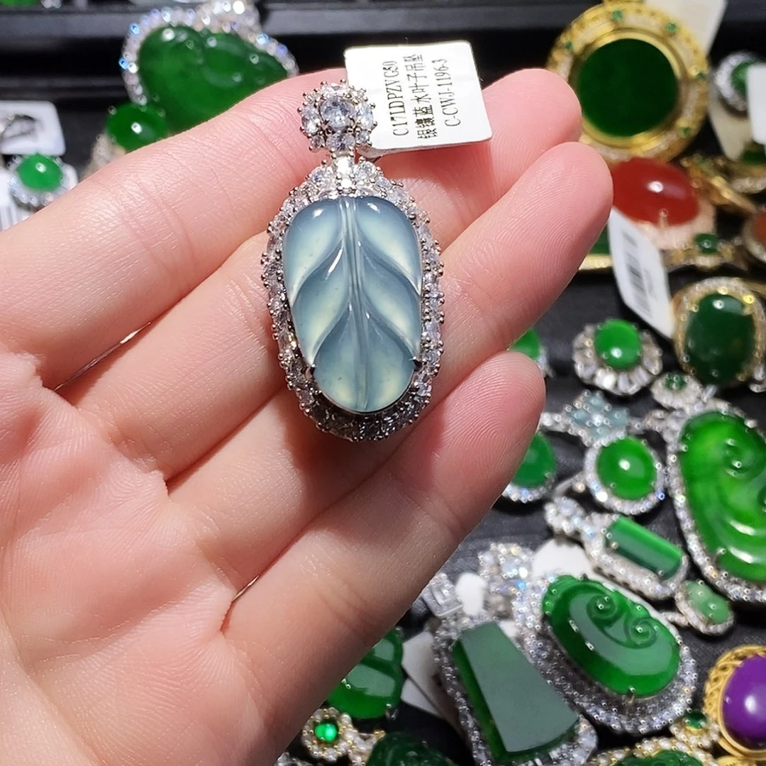 翡翠未镶嵌颈饰吊坠