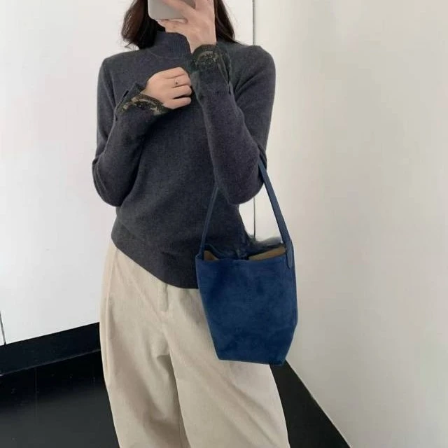 蕾丝袖口小立领套头针织女修身