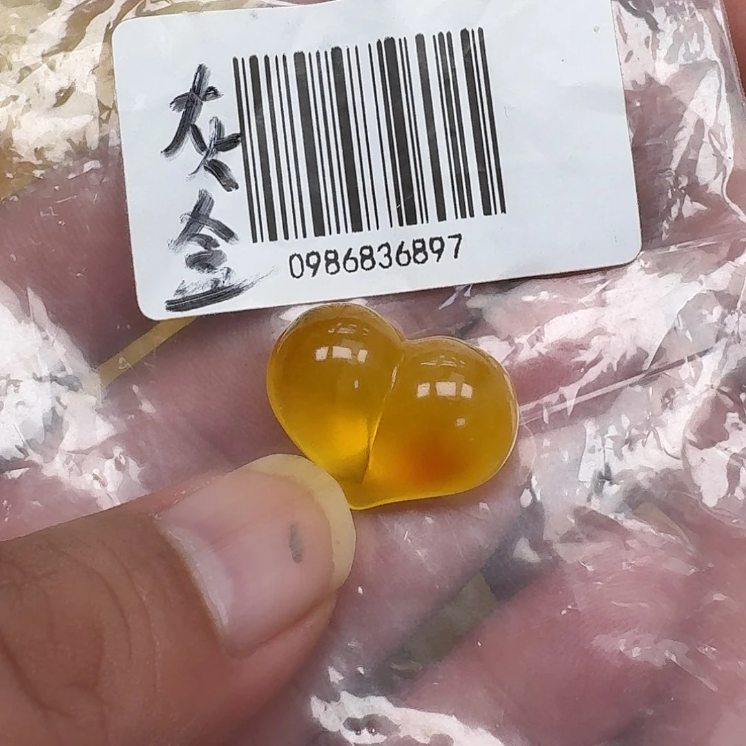 琥珀未镶嵌裸石如图