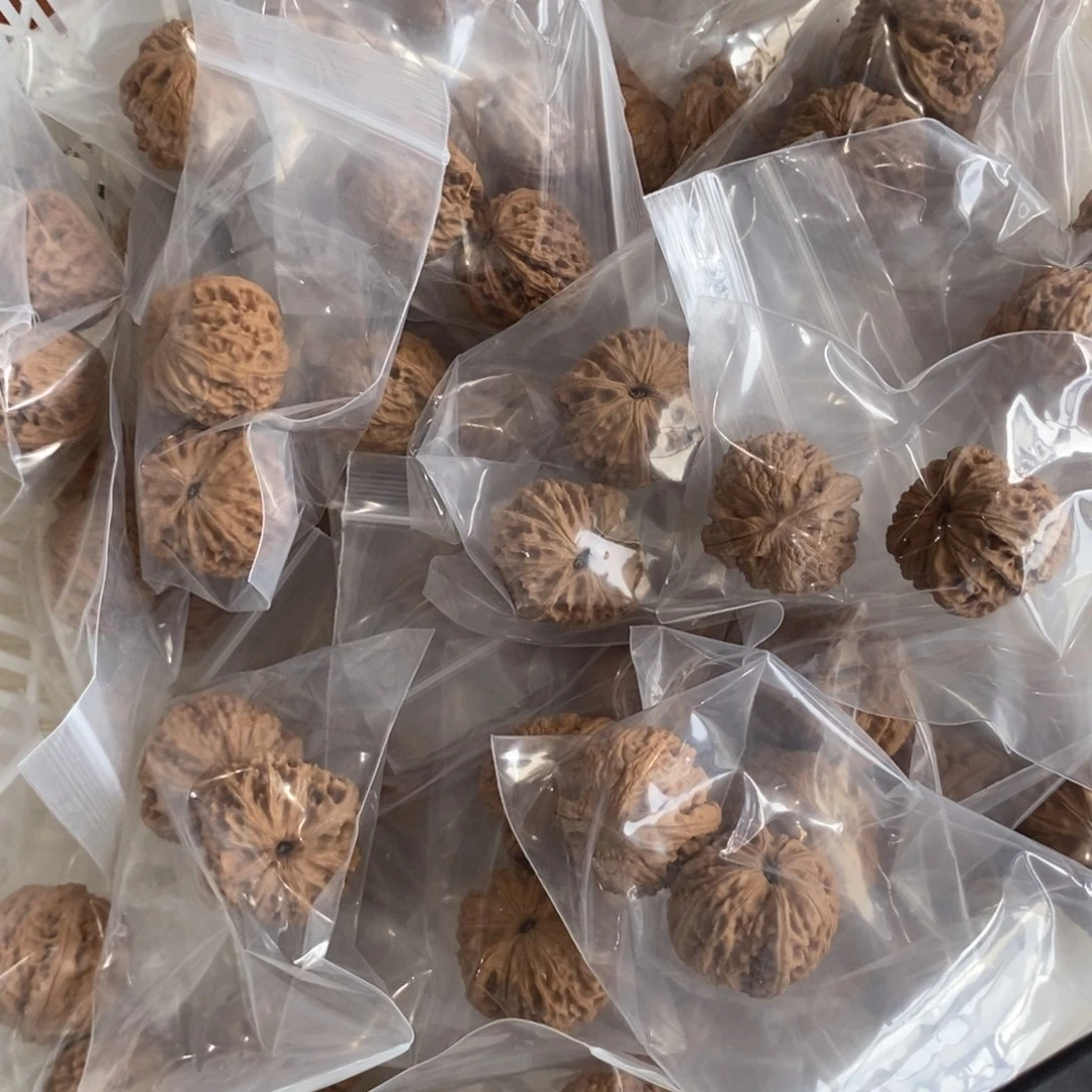 文玩核桃吊坠龙眼元宝