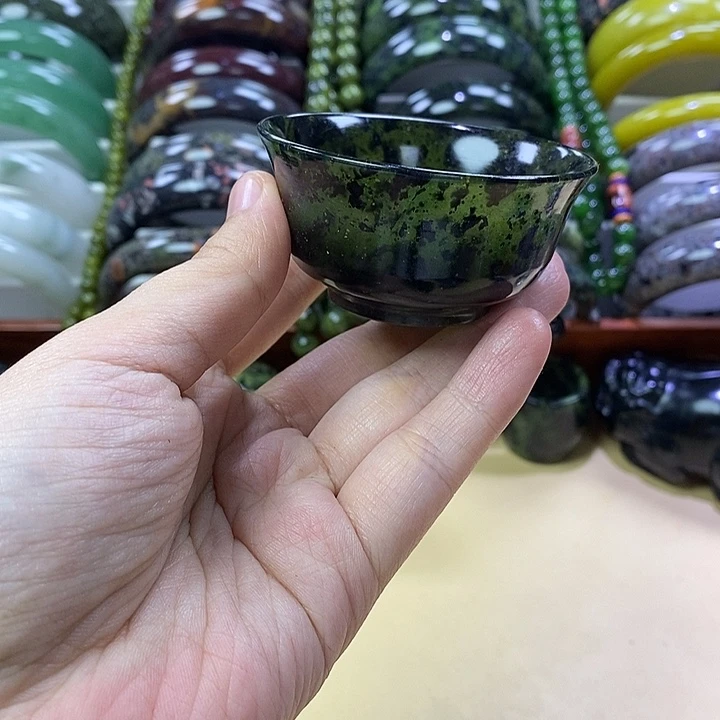 未镶嵌蛇纹石玉杯子