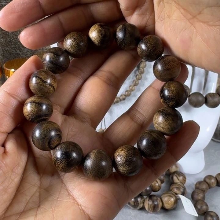 手串沉香张*华白棋虎纹瘤