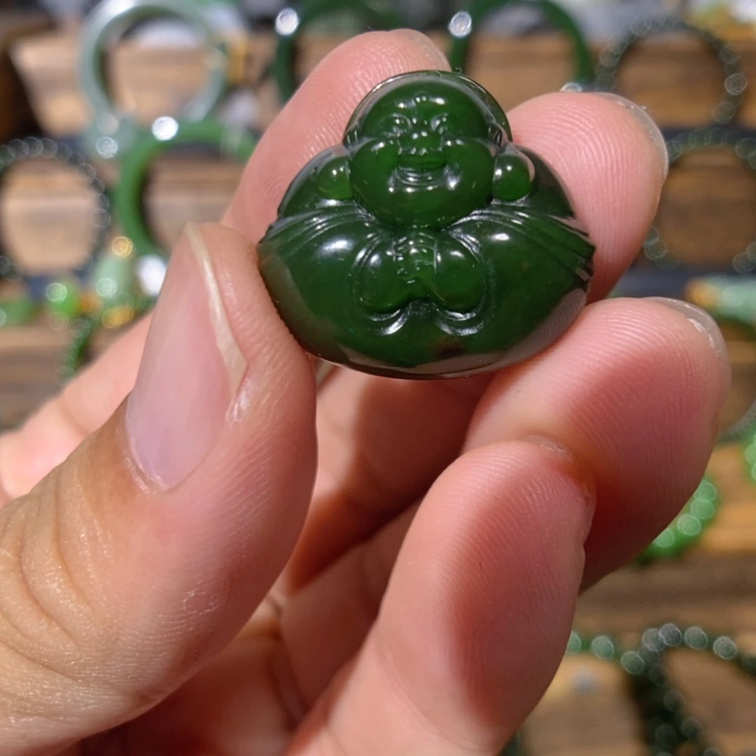 【闪购商品】吊坠(不含链)未镶嵌和田玉俄七红皮菠菜绿抱抱佛