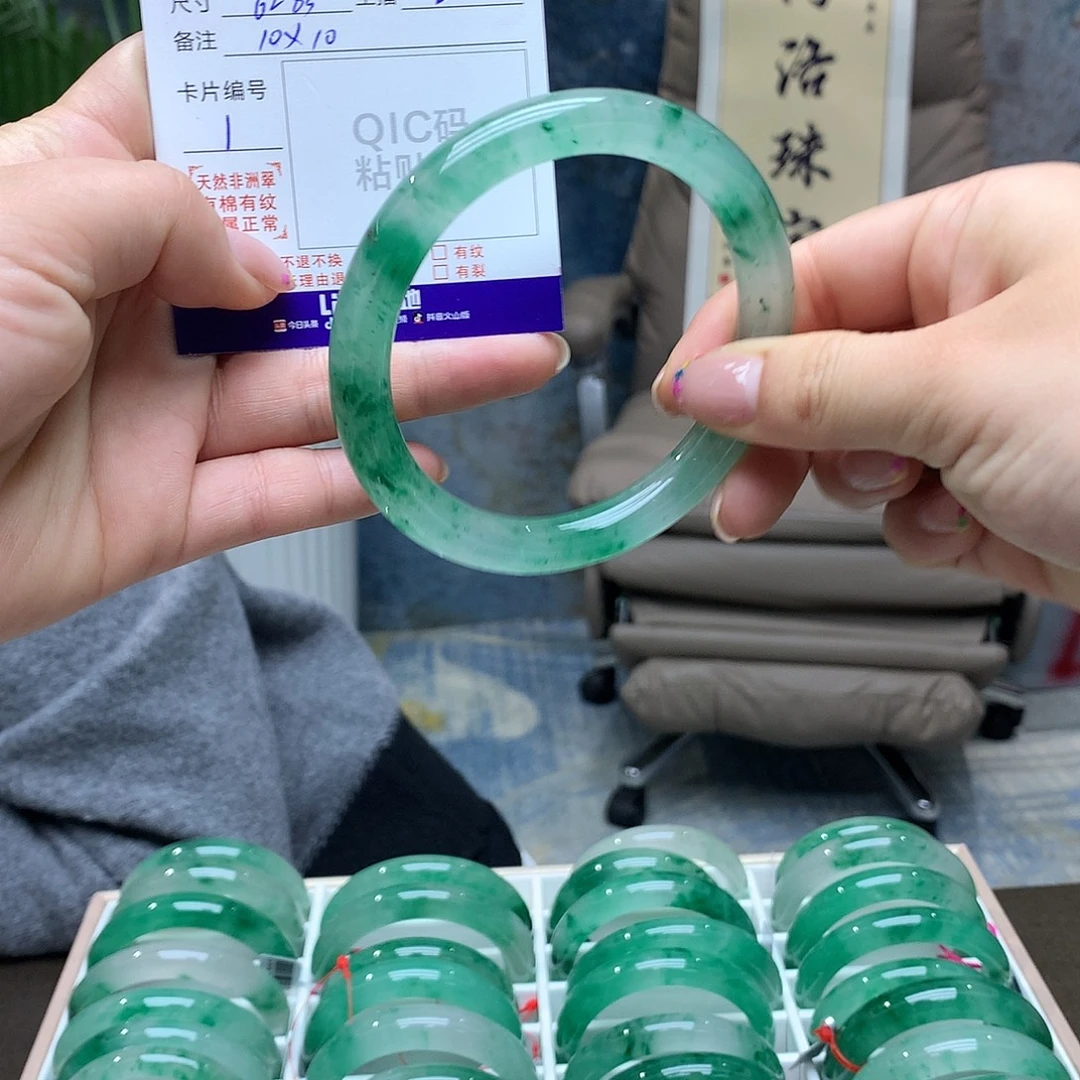 c***c石英质玉未镶嵌手镯