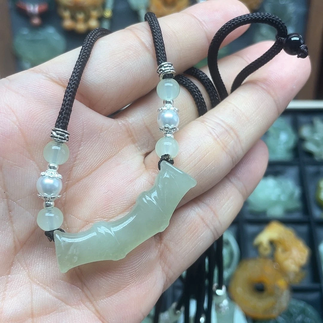 蛇纹石玉未镶嵌颈饰