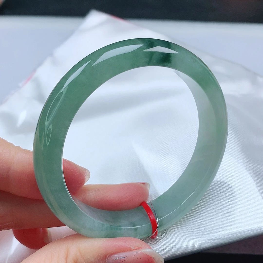 翡翠手镯未镶嵌52圈