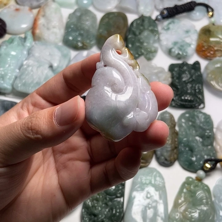 翡翠未镶嵌颈饰如意50