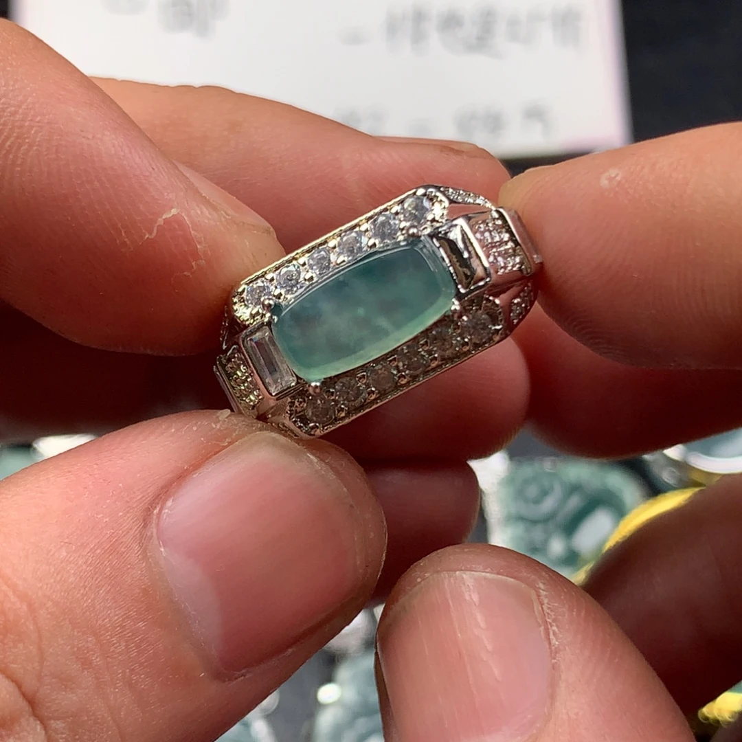 翡翠未镶嵌颈饰马鞍戒指