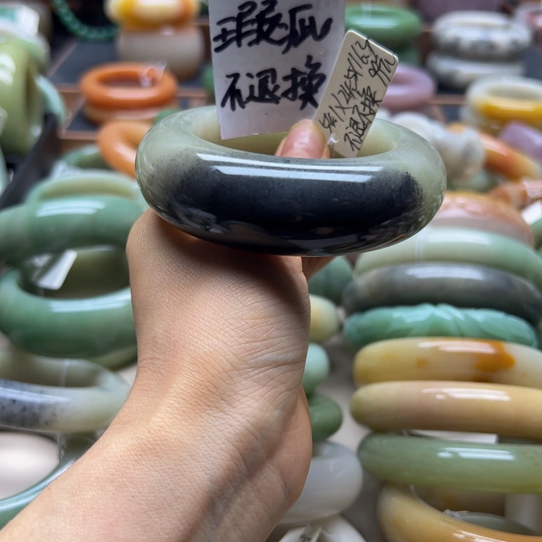 徒***沐石英岩玉未镶嵌手镯