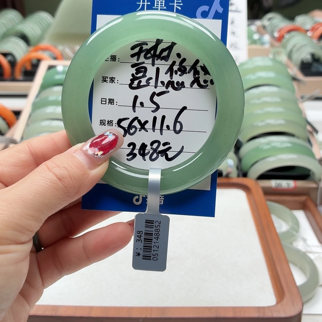 是***！石英质玉未镶嵌手镯