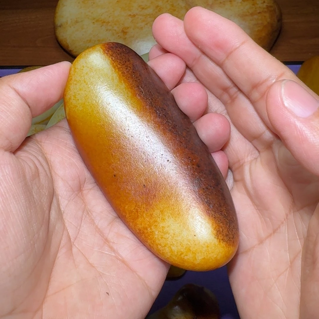 夏***天和田玉未镶嵌颈饰