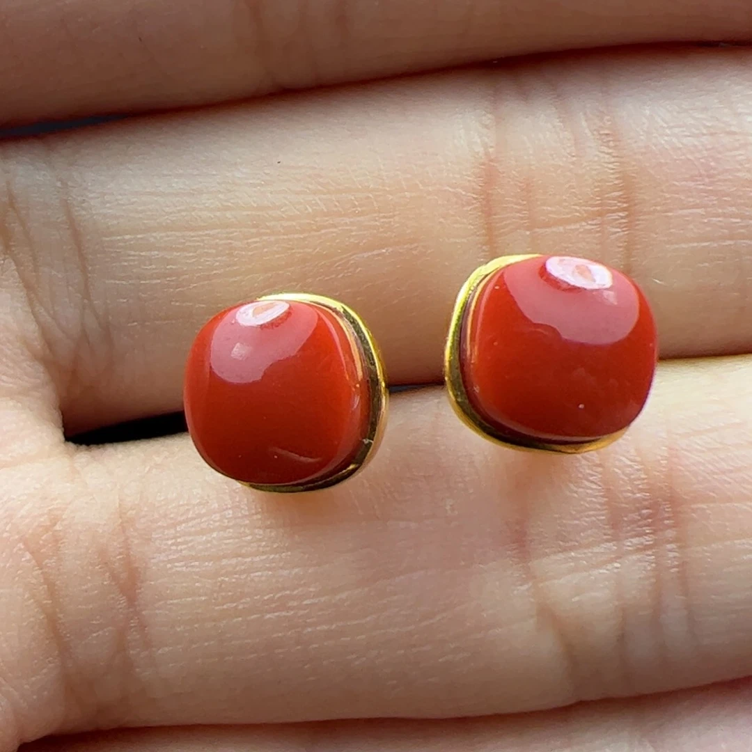 18K金镶嵌耳钉南红玛瑙