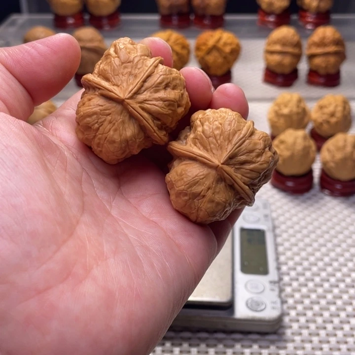 文玩核桃把件40四棱