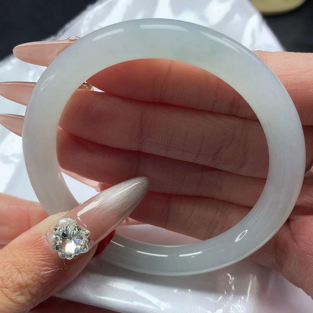 翡翠手镯未镶嵌54圈