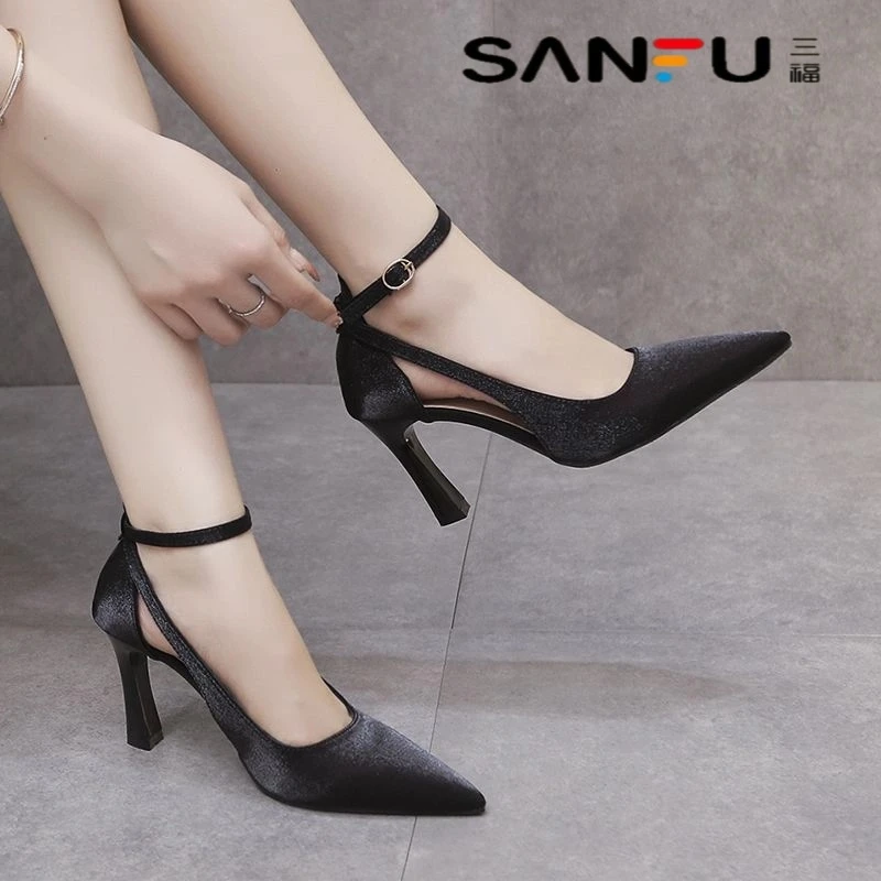 三福尖头粗跟一字扣带高跟鞋女2025年秋季新款百搭中空单鞋工作鞋