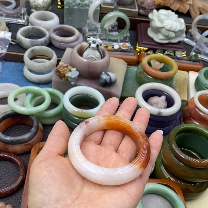 D***d石英质玉未镶嵌手镯