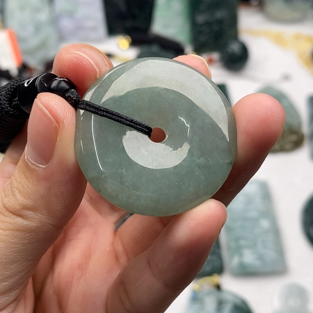 翡翠未镶嵌颈饰一