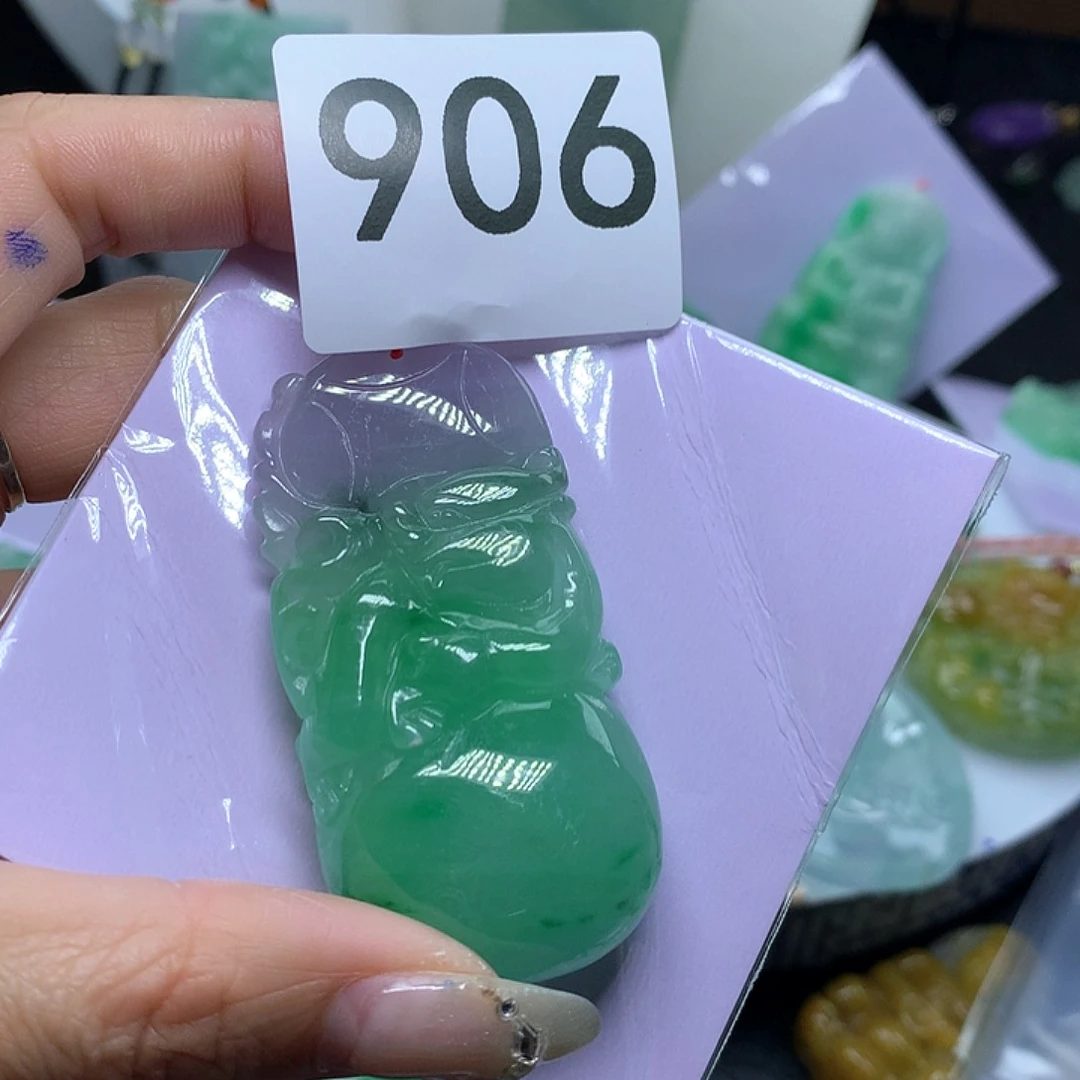 翡翠吊坠(赠链)未镶嵌