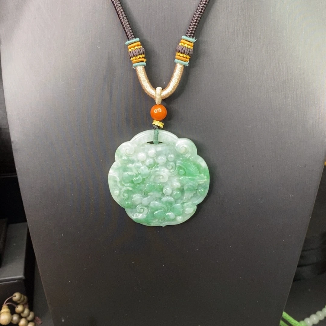 颈饰未镶嵌翡翠吊坠