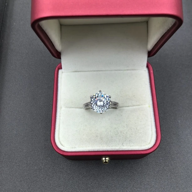 【经典永恒  光芒四射】 戒指 GDJ9906