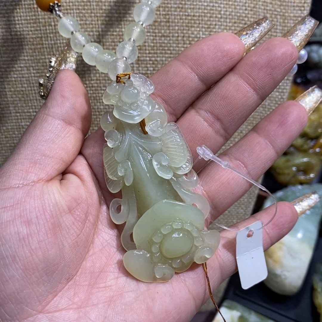 蛇纹石玉颈饰未镶嵌m***e