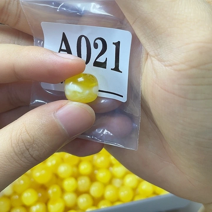 琥珀未镶嵌裸石14.3*12.2mm