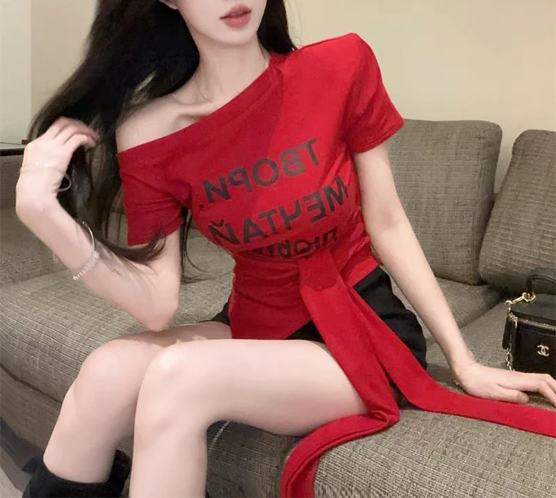 爆款辣妹高腰性感设计感斜肩一字肩上衣