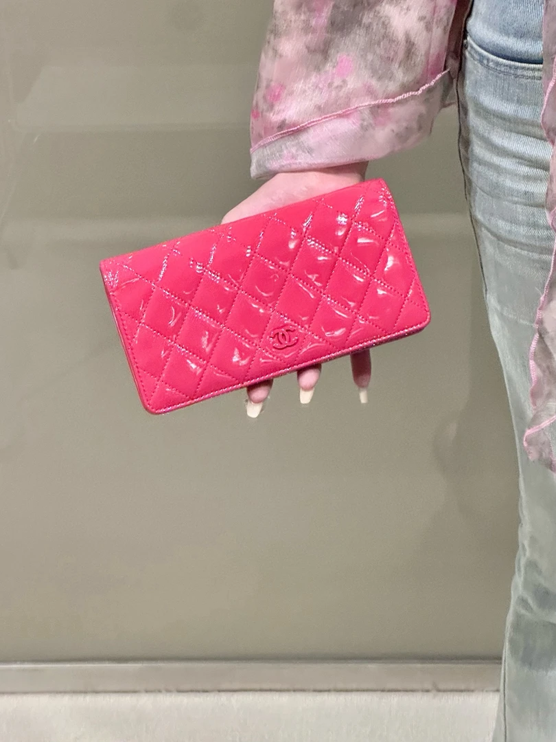 95新 Chanel/香奈儿 chanel 桃粉色漆皮对折钱包(K)