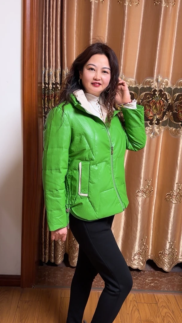 草绿立领短款外套