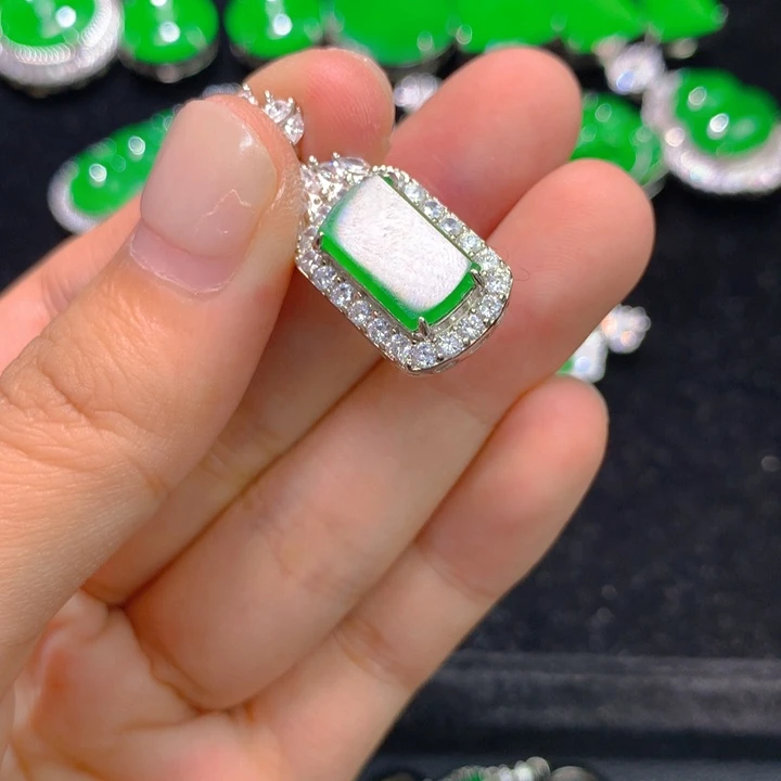 翡翠银S925镶嵌颈饰一个