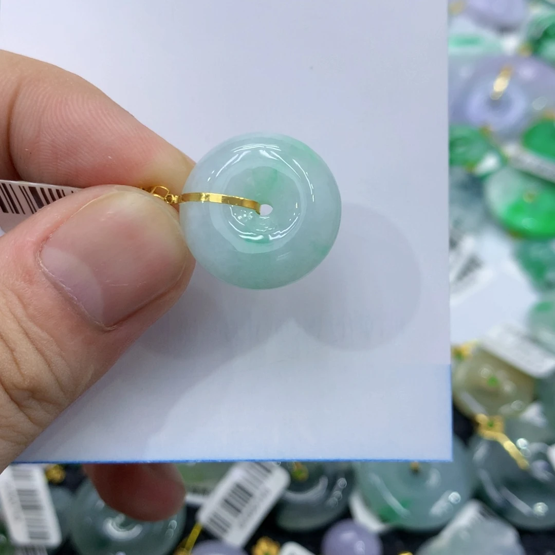 翡翠18K金镶嵌颈饰翡翠