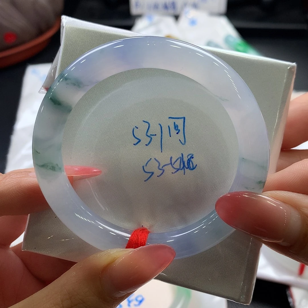 翡翠手镯未镶嵌53圆