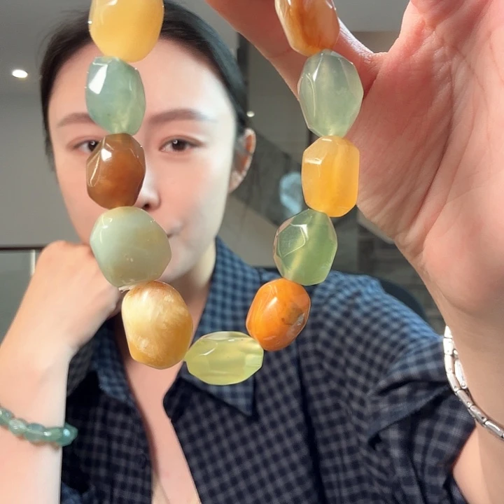 安***然未镶嵌蛇纹石玉颈饰