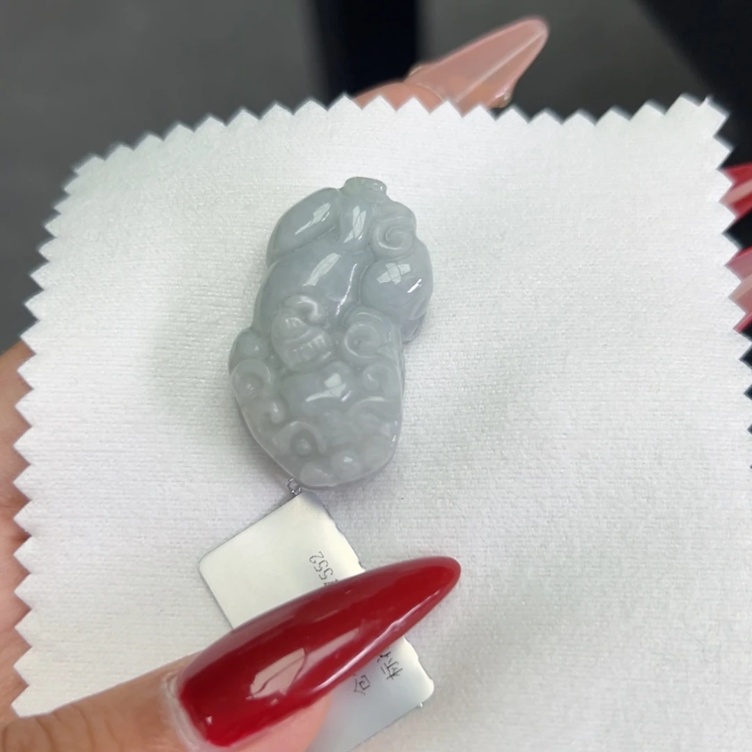 翡翠颈饰未镶嵌貔貅