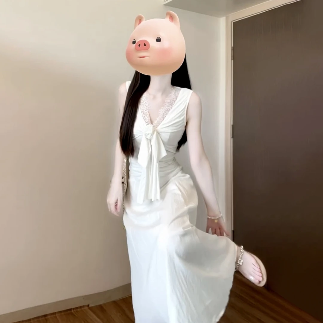 法式白色v领无袖连衣裙2025新款今年流行爆款设计感长吊带连衣裙