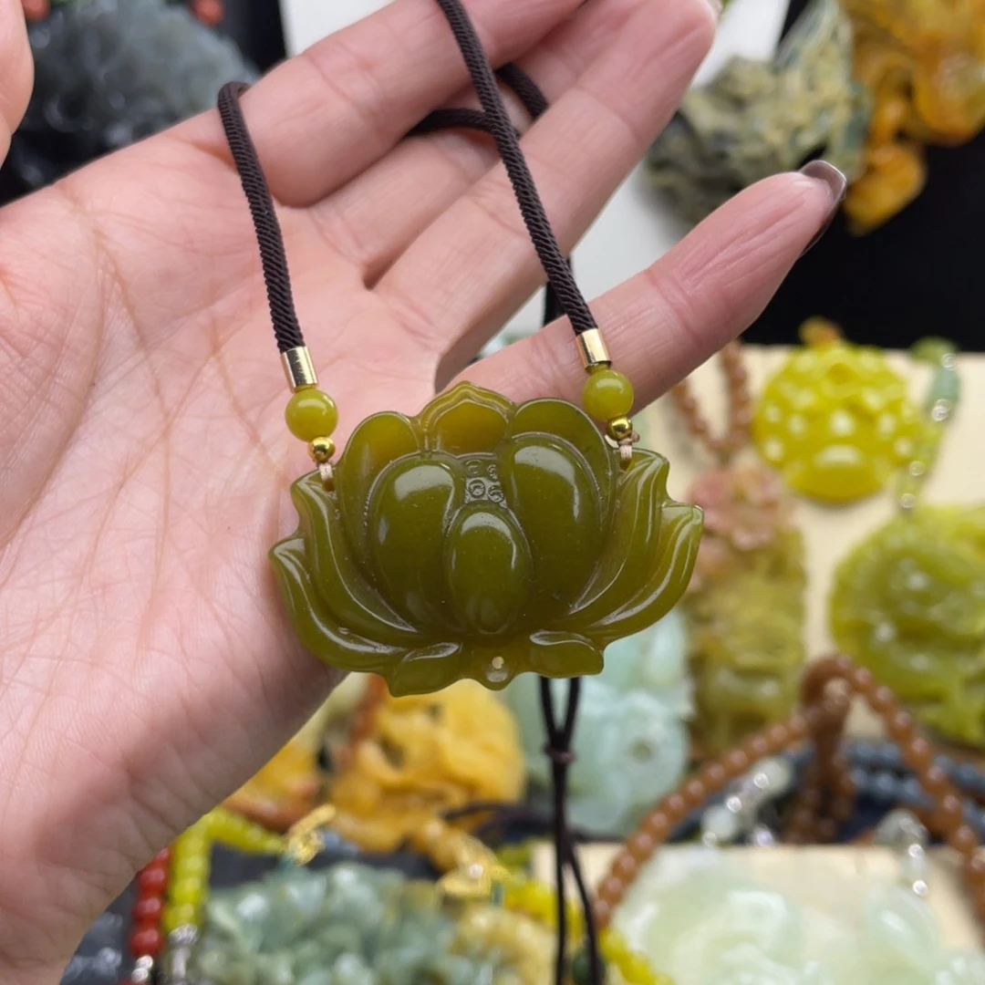 未镶嵌蛇纹石玉颈饰