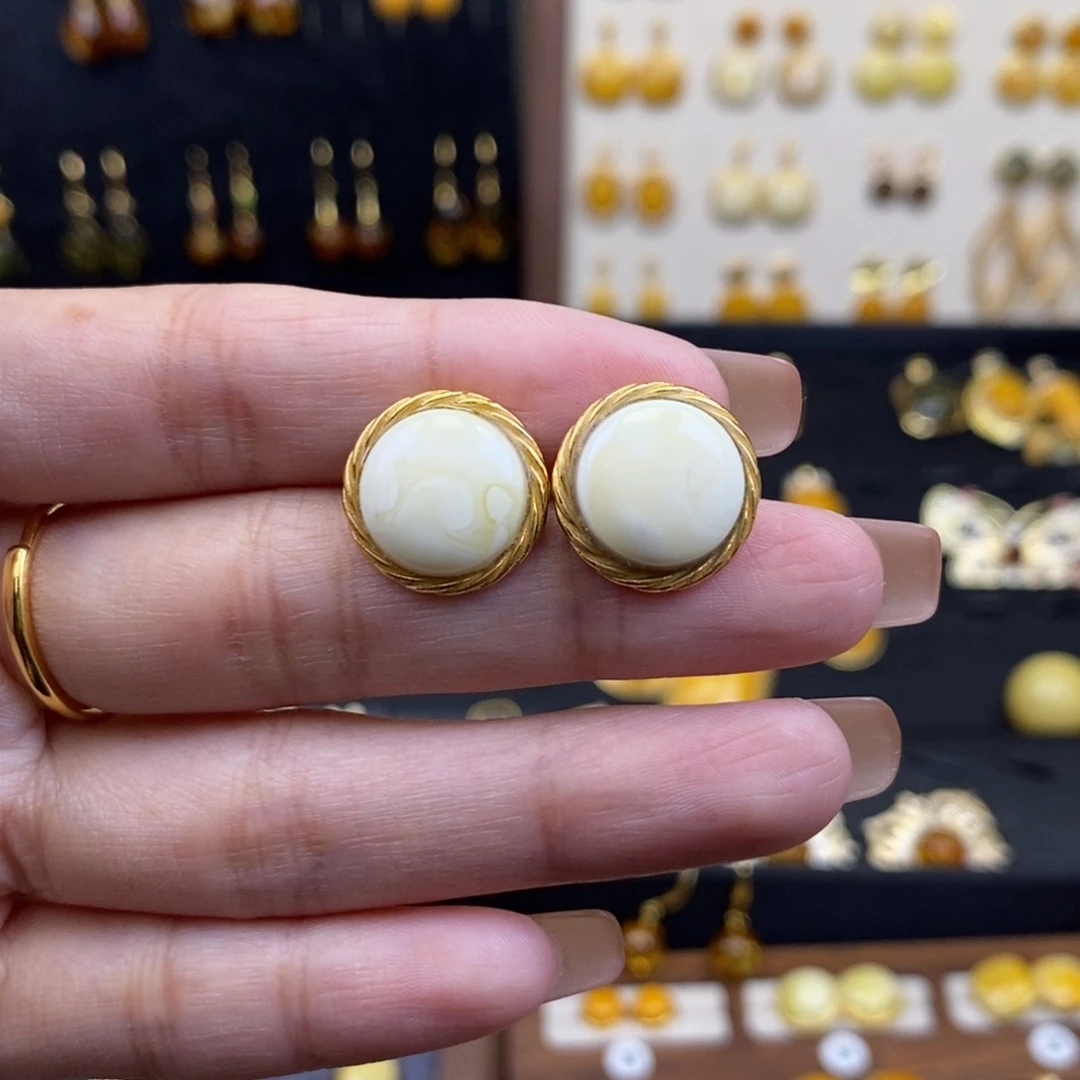 裸石琥珀未镶嵌成品