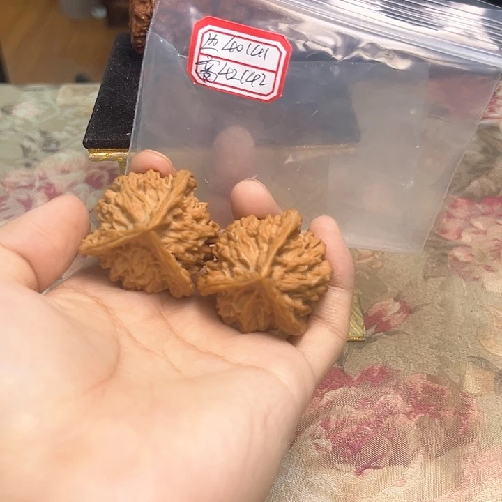 文玩核桃把件盘山三棱