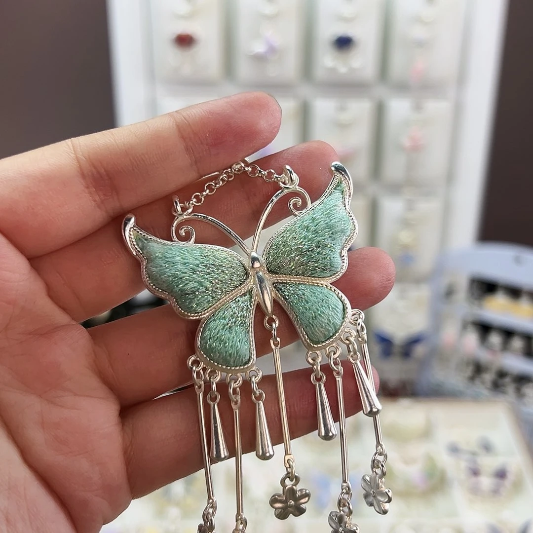 布艺合金蝴蝶吊坠