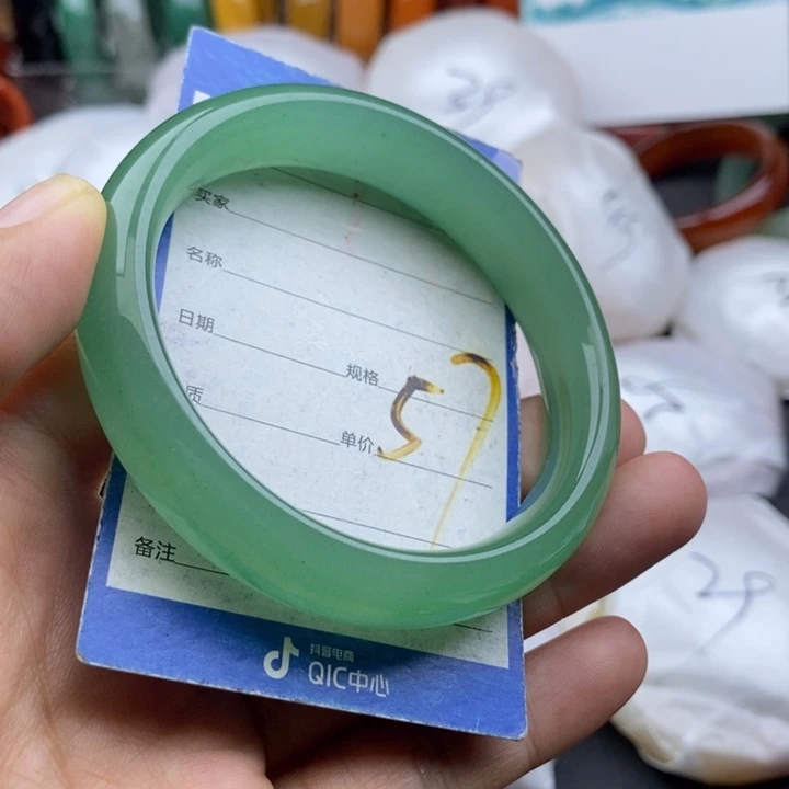 未镶嵌手镯石英质玉