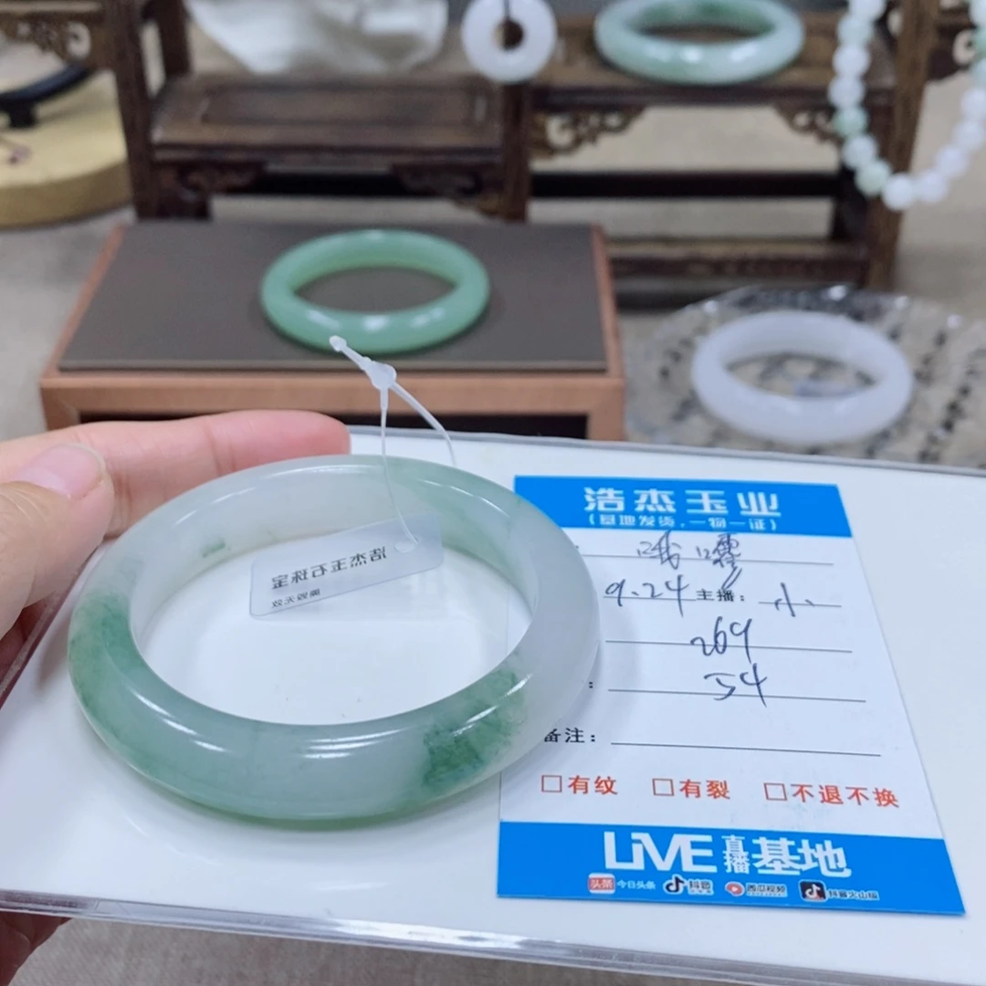 哦****未镶嵌手镯石英质玉