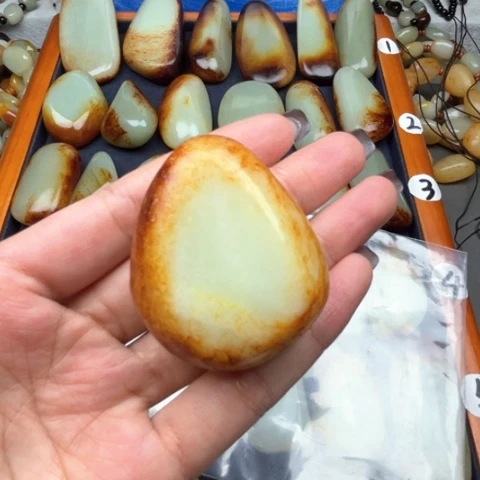 和田玉颈饰未镶嵌成*