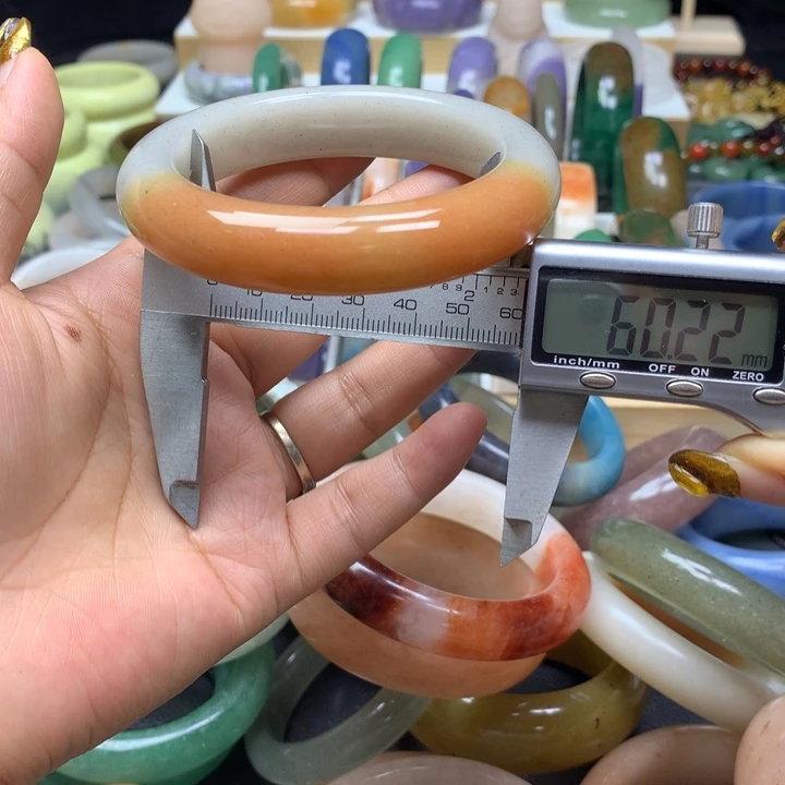 未镶嵌手镯石英质玉