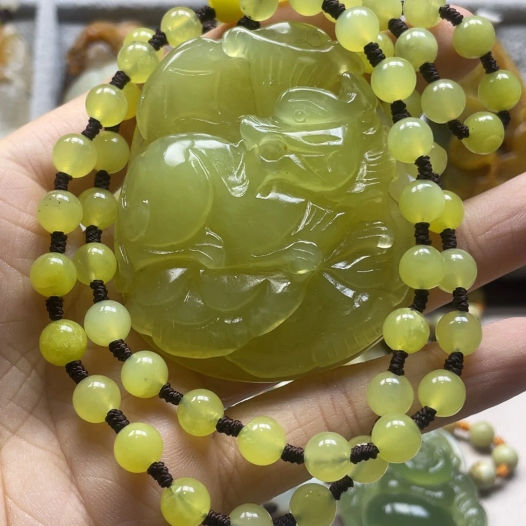 蛇纹石玉颈饰未镶嵌